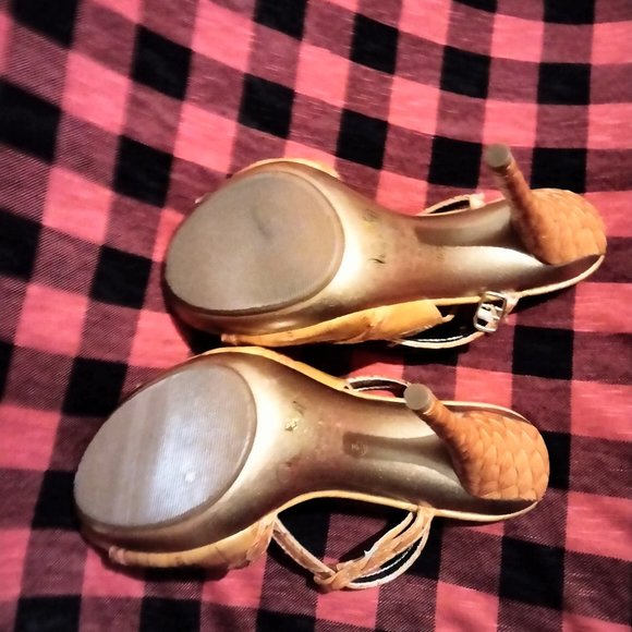 WILD ROSE Women Shoes Mustard Metallic High Heels Open Toe Size 6.5 - Picture 8 of 8